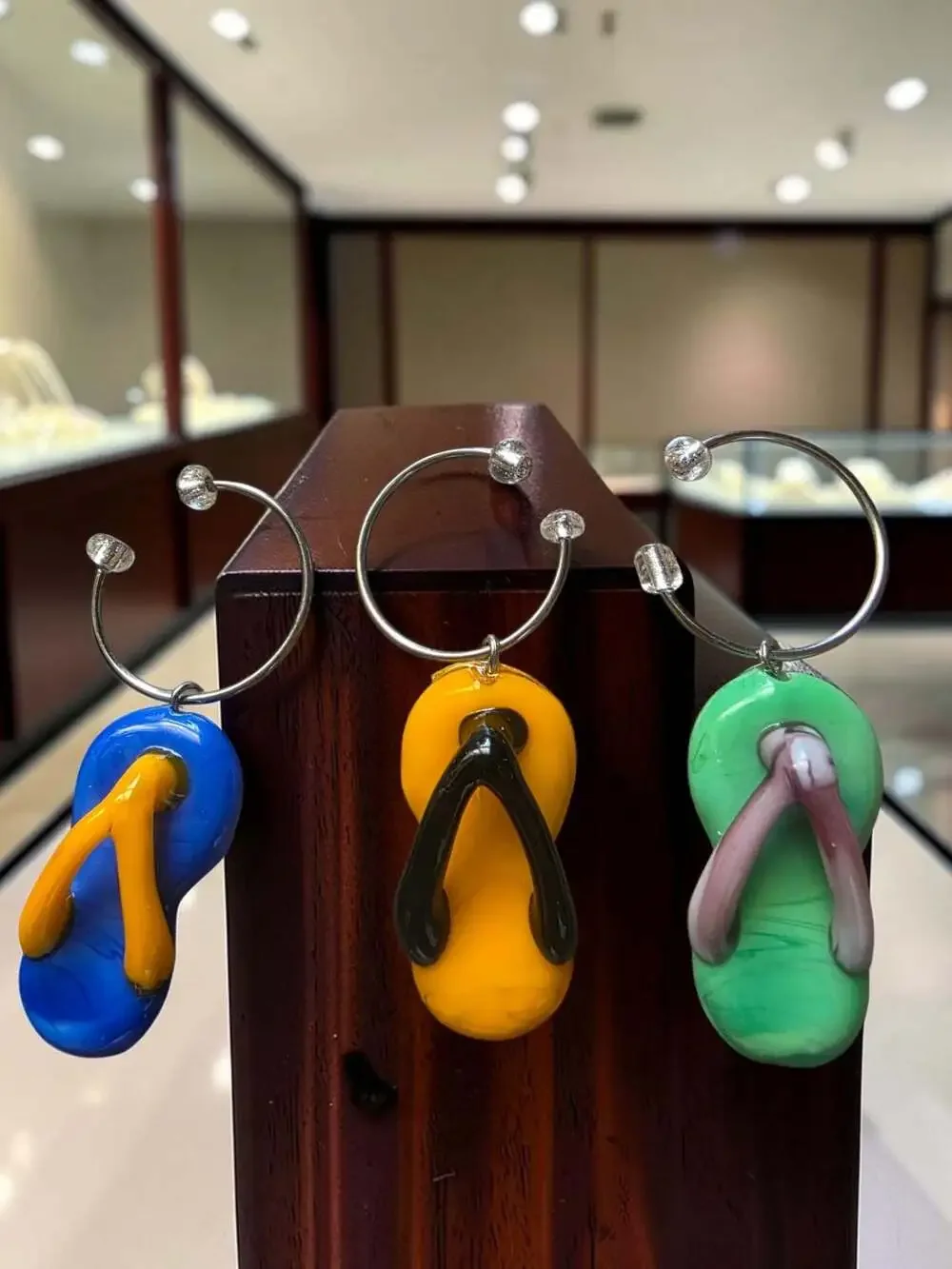 True Brand Set of 6 Flip Flop Art Glass Wine Glass Charms